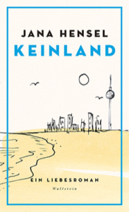 Das Bild ist das Cover des Romans „Keinland“ von Jana Hensel. Oben in schwarzer Schrift steht der Name der Autorin, darunter der Titel des Buches in blau. In einem blauen Rahmen ist eine Zeichnung von einem Strand, in der Ferne sieht man die Umrisse einer Stadt, unter anderem den Fernsehturm. Unten auf dem Cover steht „Ein Liebesroman“, darunter der Name des Verlags, „Wallstein“.