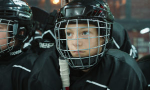Léo in seiner Eishockey-Uniform