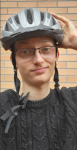 Eric B. mit Helm